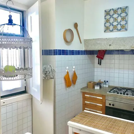 Charming Flat Lisbona